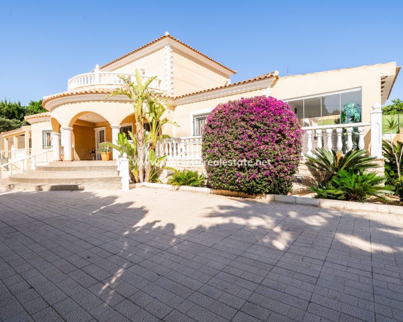 Resale - Fristaende Villa - Urb. La Marina