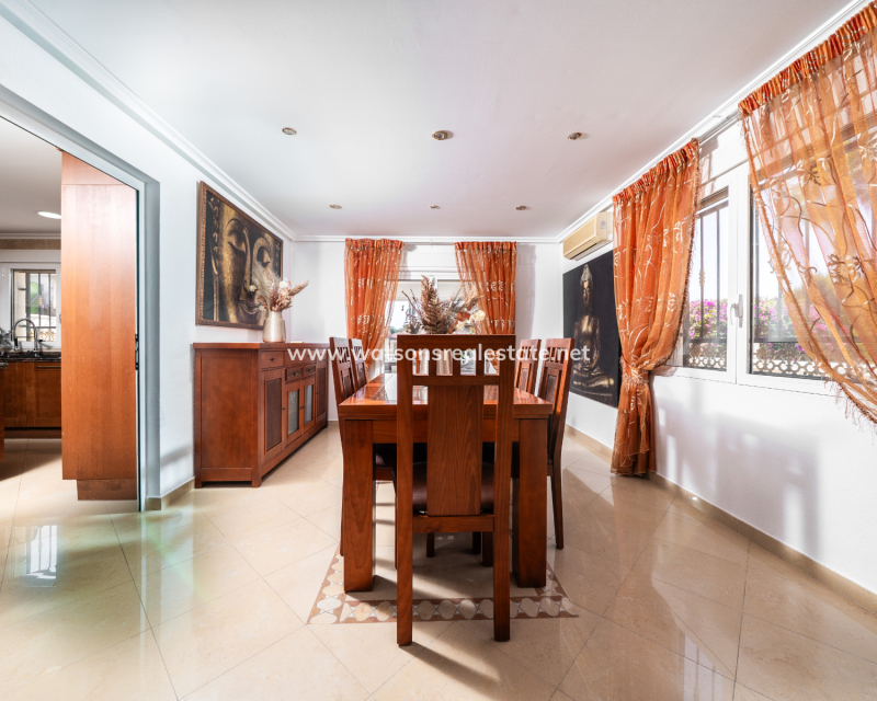 Resale - Fristaende Villa - Urb. La Marina