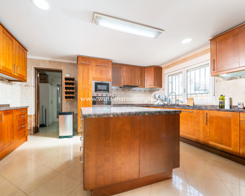 Resale - Fristaende Villa - Urb. La Marina