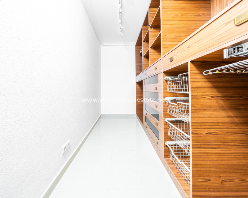 Resale - Fristaende Villa - Urb. La Marina