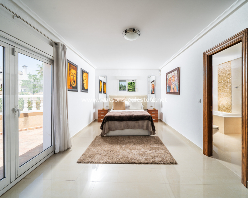 Resale - Fristaende Villa - Urb. La Marina