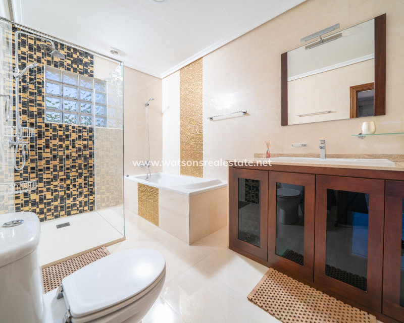 Resale - Fristaende Villa - Urb. La Marina