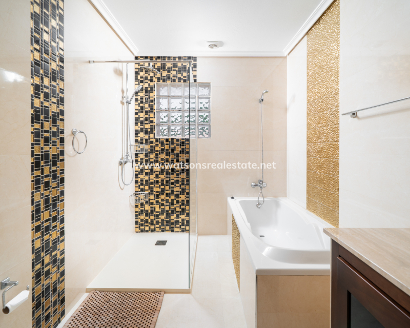 Resale - Fristaende Villa - Urb. La Marina