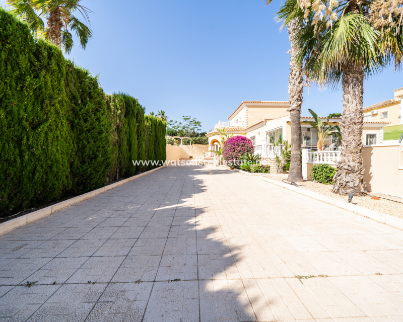 Resale - Fristaende Villa - Urb. La Marina