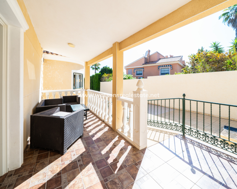 Resale - Fristaende Villa - Urb. La Marina