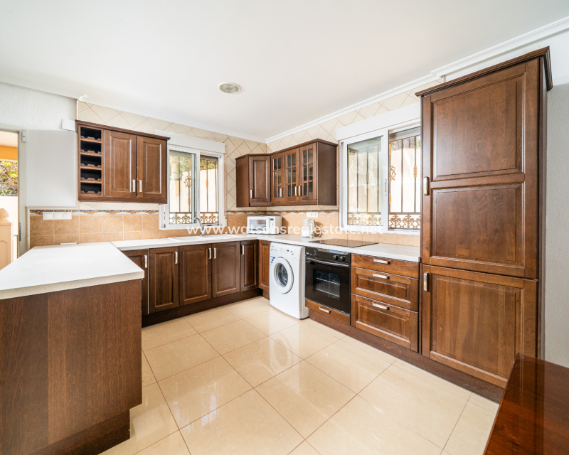 Resale - Fristaende Villa - Urb. La Marina