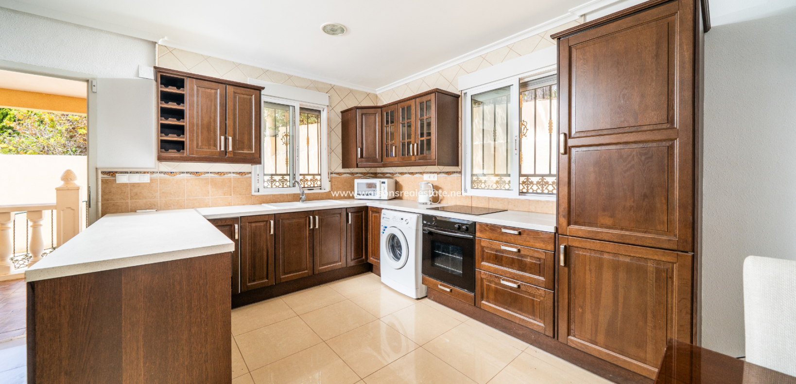 Resale - Fristaende Villa - Urb. La Marina