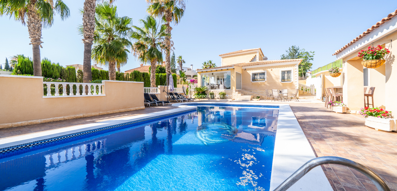 Resale - Fristaende Villa - Urb. La Marina
