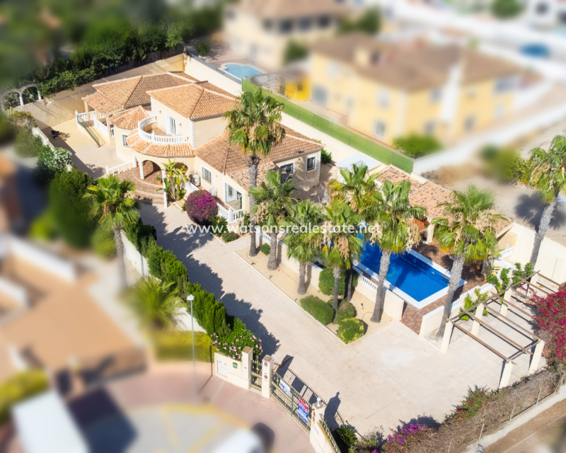 Resale - Fristaende Villa - Urb. La Marina