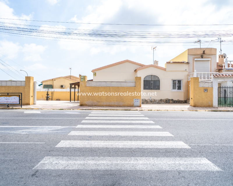 Resale - Fristaende Villa - Urb. La Marina