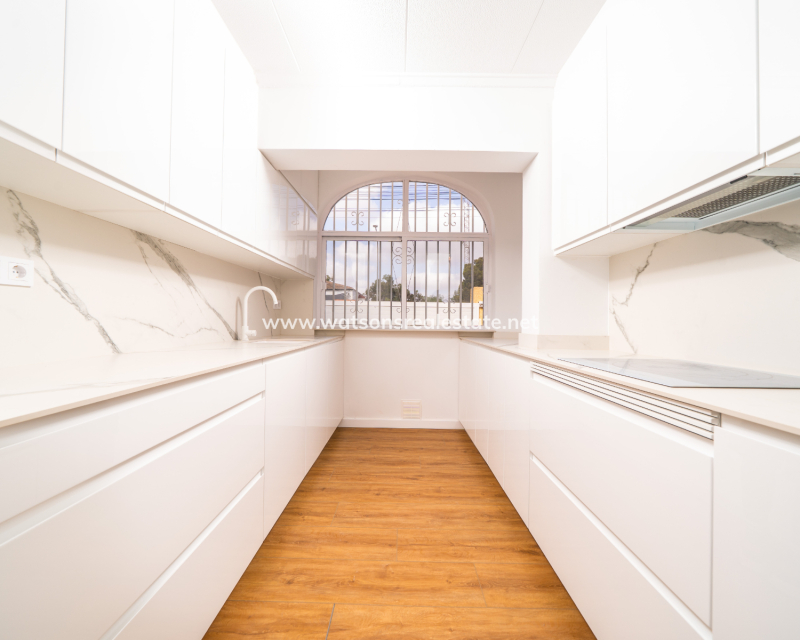 Resale - Fristaende Villa - Urb. La Marina