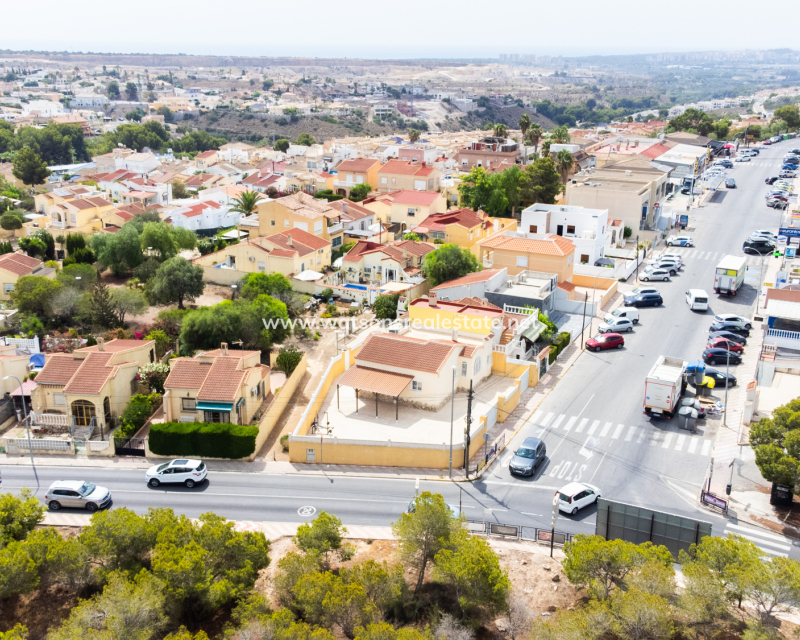 Resale - Fristaende Villa - Urb. La Marina