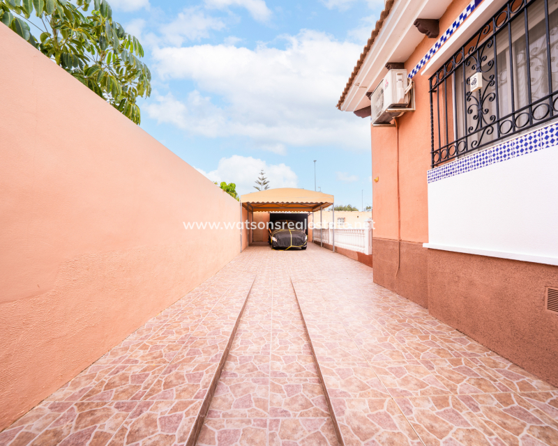 Resale - Fristaende Villa - Urb. La Marina