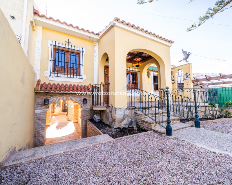 Resale - Fristaende Villa - Urb. La Marina