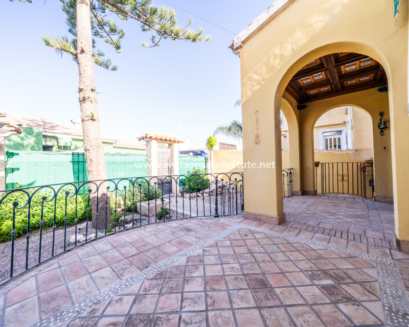 Resale - Fristaende Villa - Urb. La Marina
