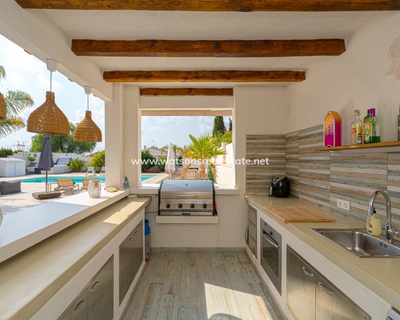 Resale - Fristaende Villa - Urb. La Marina