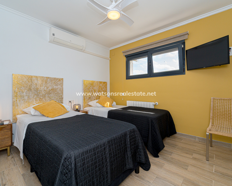 Resale - Fristaende Villa - Urb. La Marina