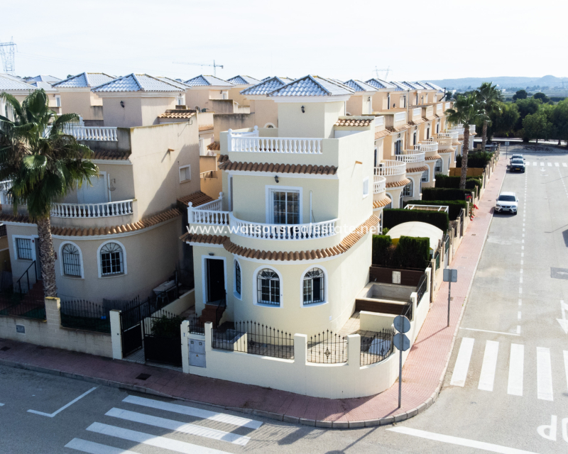 Resale - Fristaende Villa - Urb. La Marina