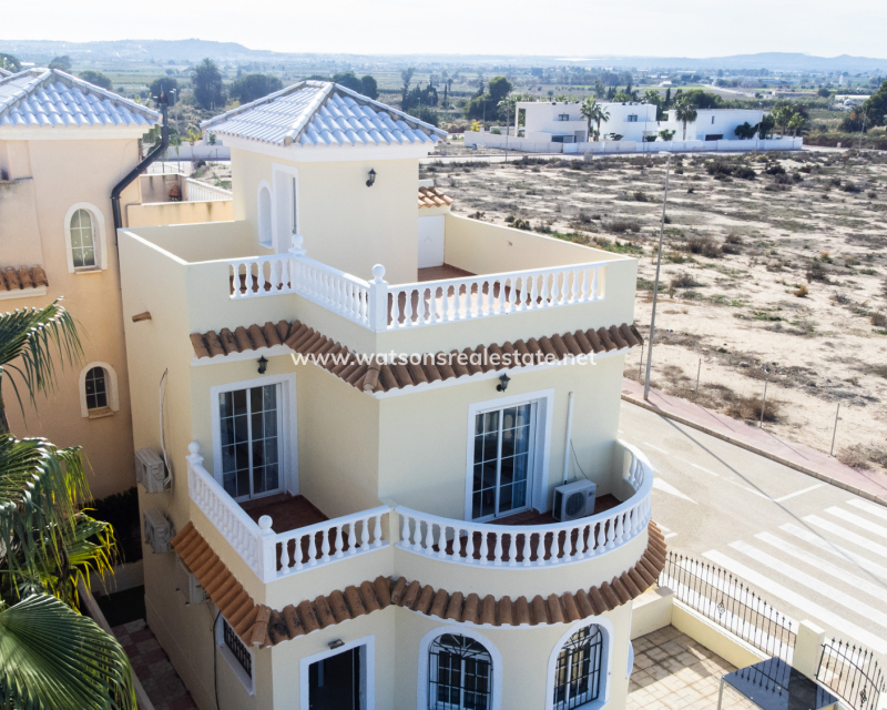 Resale - Fristaende Villa - Urb. La Marina