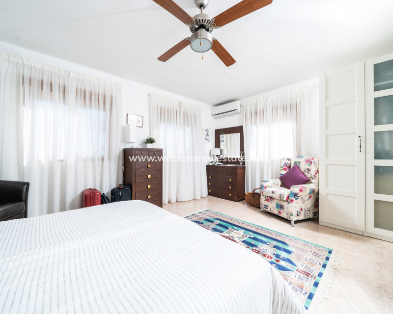 Resale - Fristaende Villa - Urb. La Marina