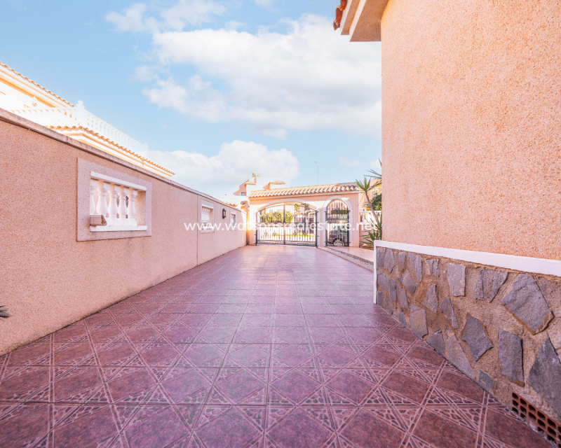 Resale - Fristaende Villa - Urb. La Marina