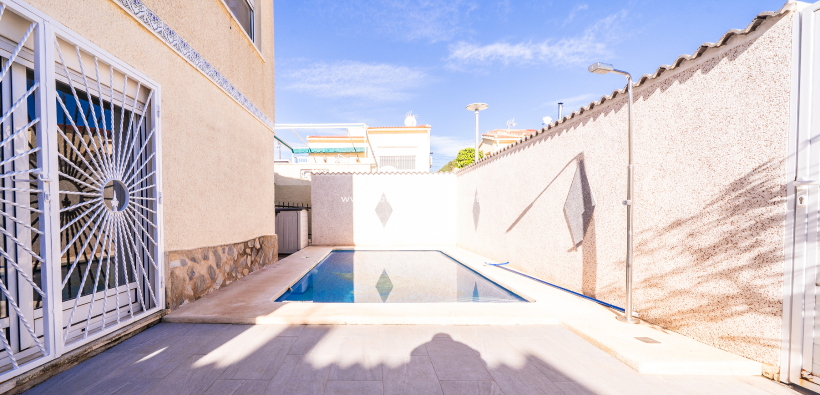 Resale - Fristaende Villa - Urb. La Marina