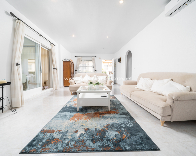 Resale - Fristaende Villa - Urb. La Marina