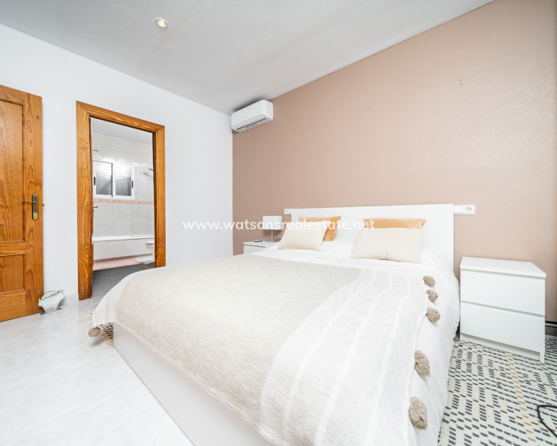 Resale - Fristaende Villa - Urb. La Marina