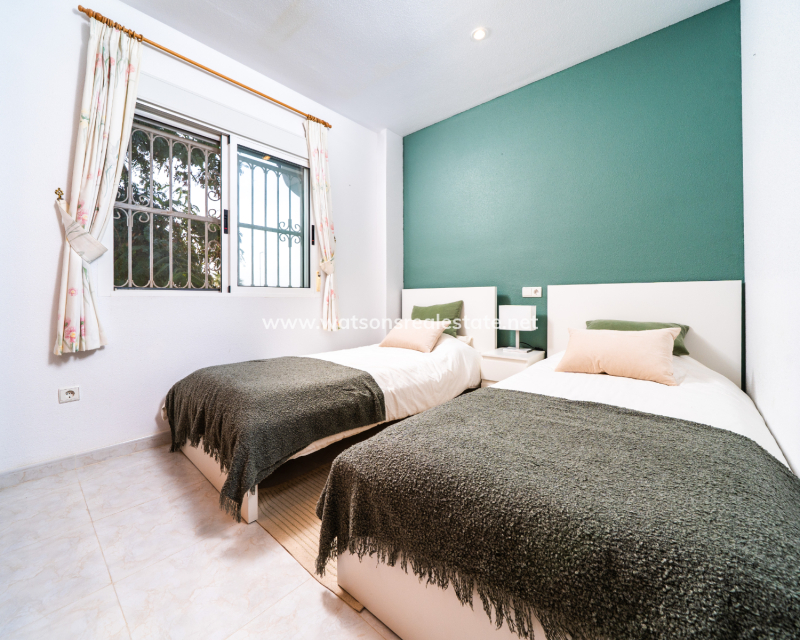 Resale - Fristaende Villa - Urb. La Marina