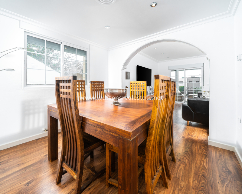 Resale - Fristaende Villa - Urb. La Marina