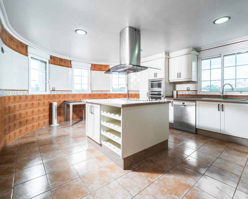 Resale - Fristaende Villa - Urb. La Marina