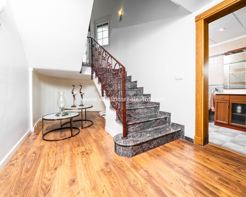 Resale - Fristaende Villa - Urb. La Marina