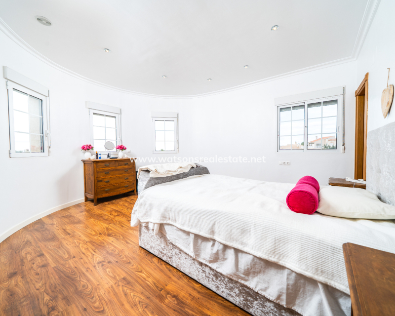 Resale - Fristaende Villa - Urb. La Marina