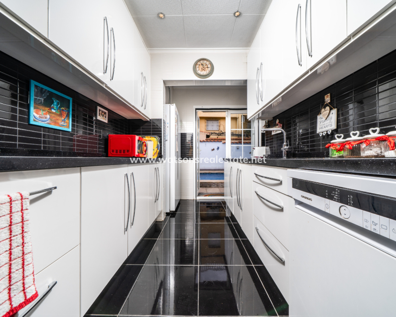 Resale - Fristaende Villa - Urb. La Marina