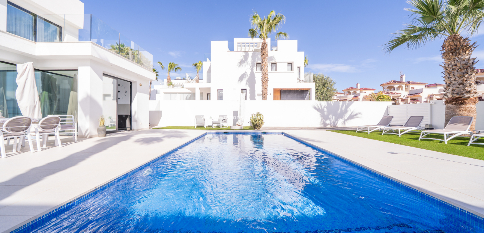 Resale - Fristaende Villa - Urb. La Marina