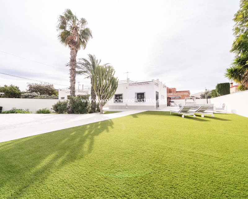 Resale - Fristaende Villa - Urb. La Marina