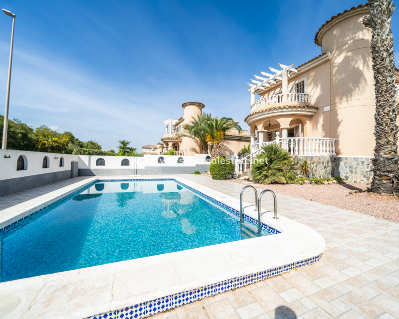 Resale - Fristaende Villa - Urb. La Marina