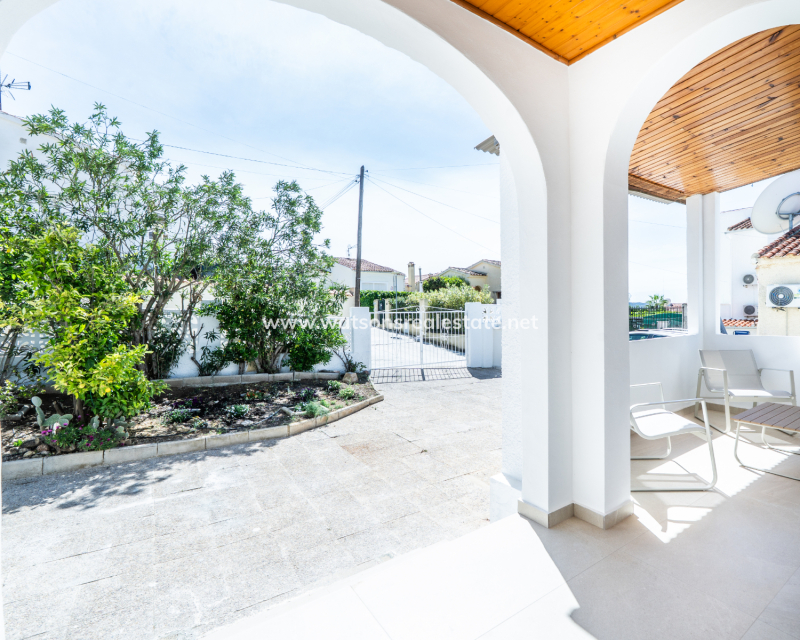 Resale - Fristaende Villa - Urb. La Marina