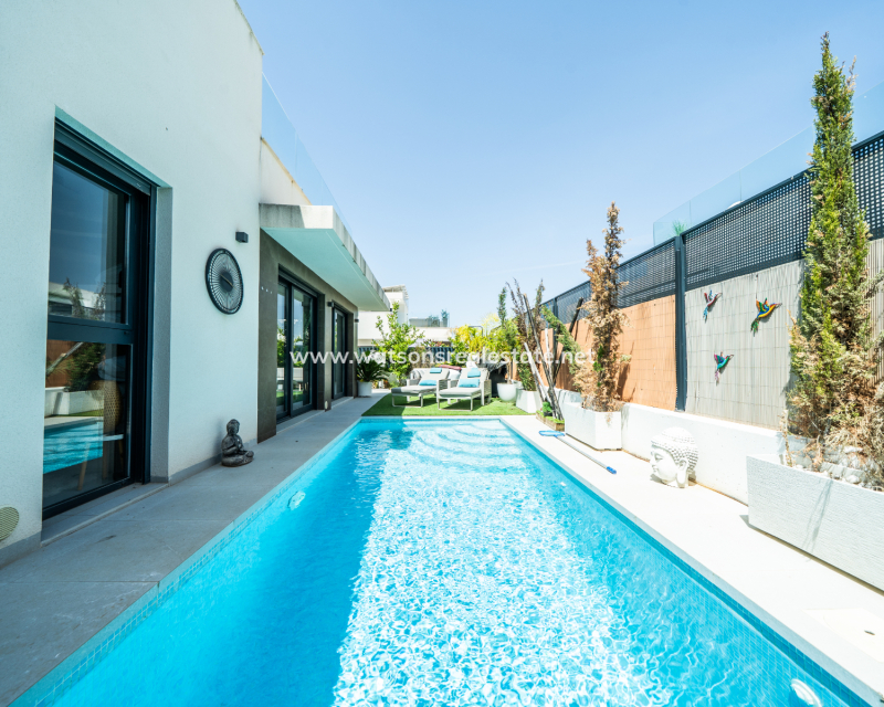 Resale - Fristaende Villa - Urb. La Marina
