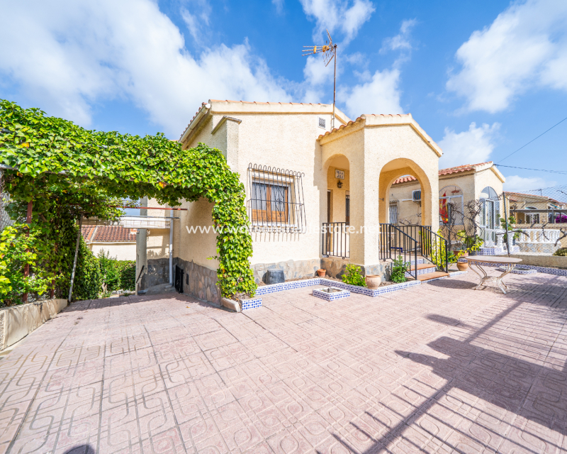 Resale - Fristaende Villa - Urb. La Marina
