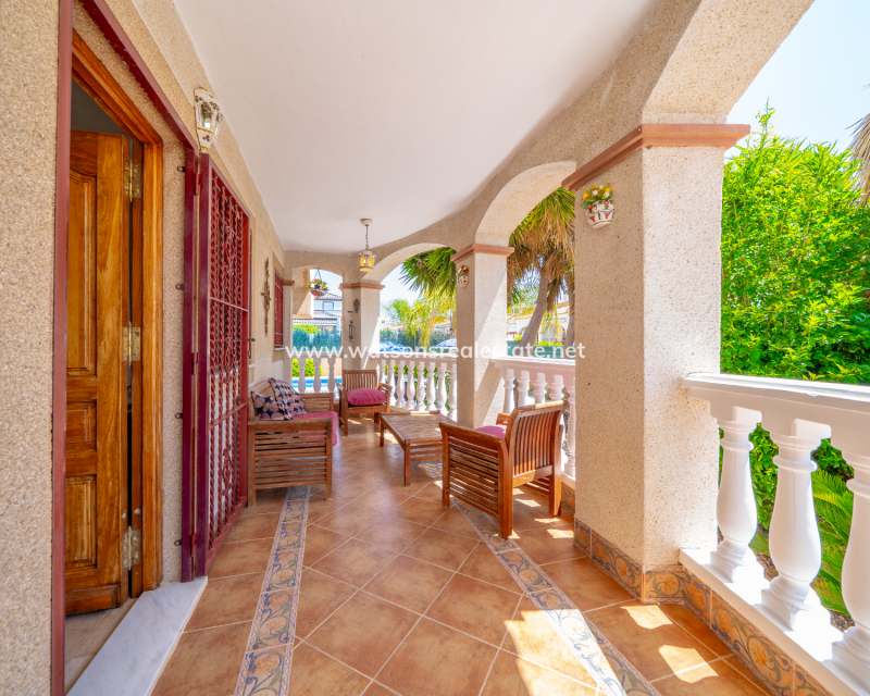 Resale - Fristaende Villa - Urb. La Marina