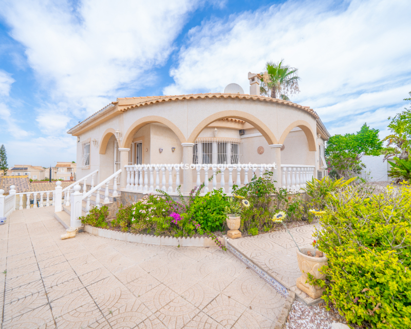 Resale - Fristaende Villa - Urb. La Marina