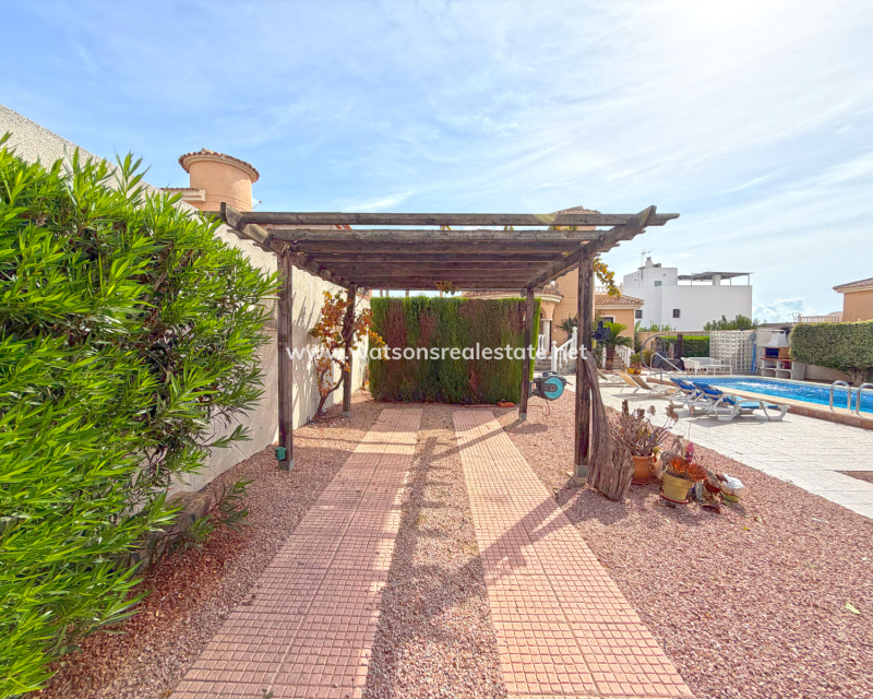 Resale - Fristaende Villa - Urb. La Marina