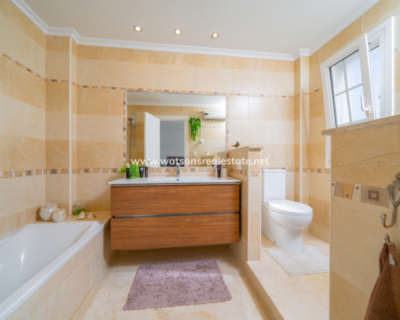 Resale - Fristaende Villa - Urb. La Marina