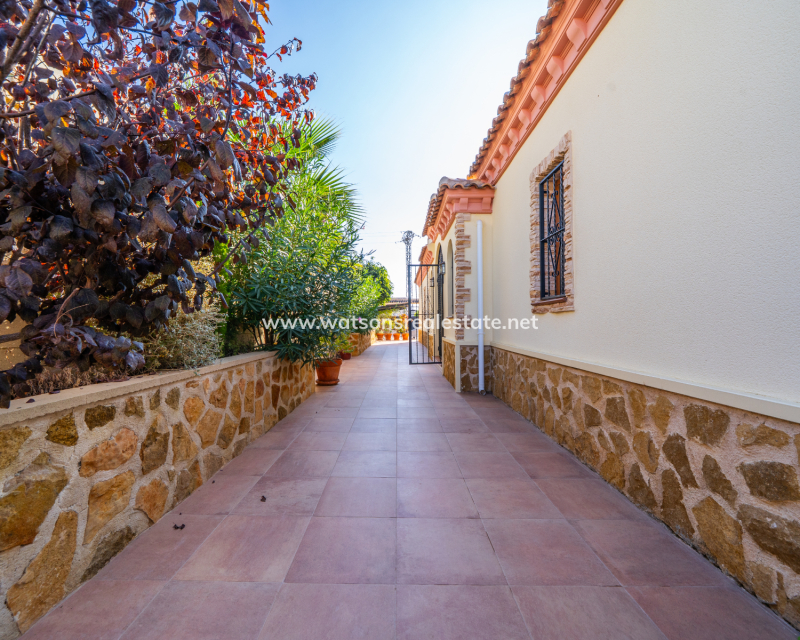 Resale - Fristaende Villa - Urb. La Marina