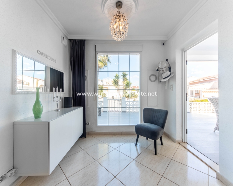 Resale - Fristaende Villa - Urb. La Marina