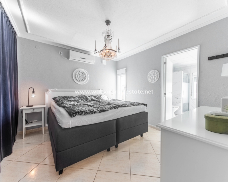 Resale - Fristaende Villa - Urb. La Marina