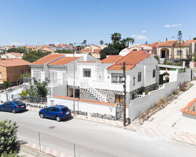 Resale - Fristaende Villa - Urb. La Marina