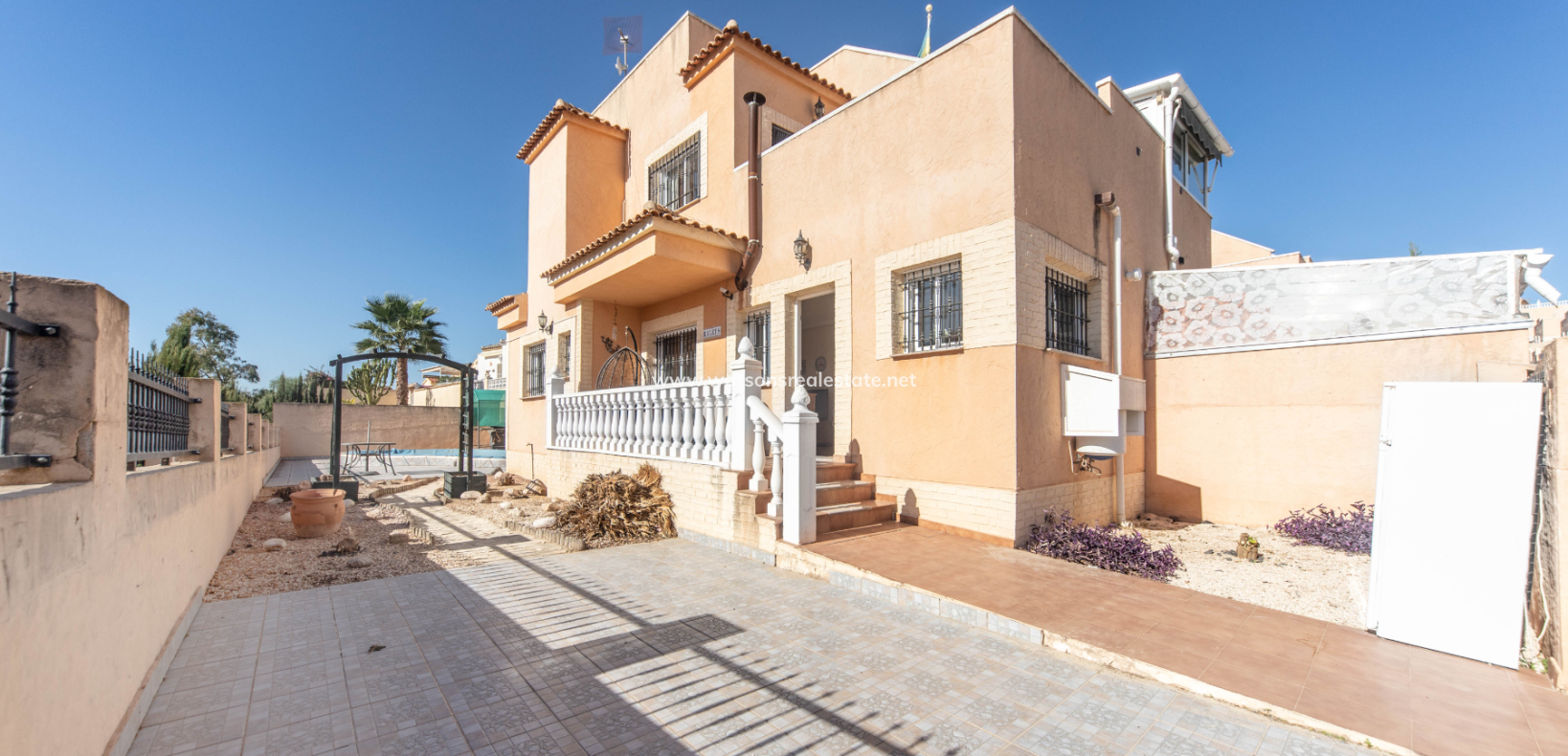 Resale - Halb Freistehend - Urb. La Marina