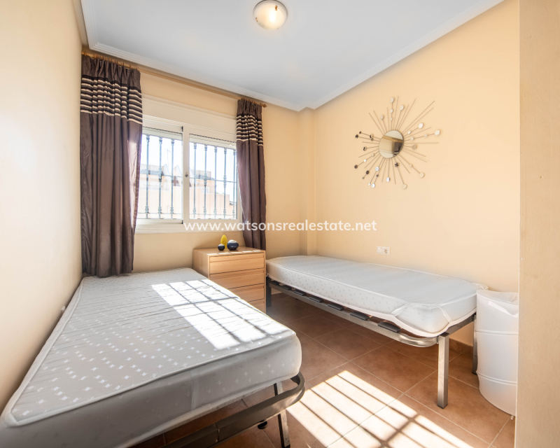 Resale - Halb Freistehend - Urb. La Marina